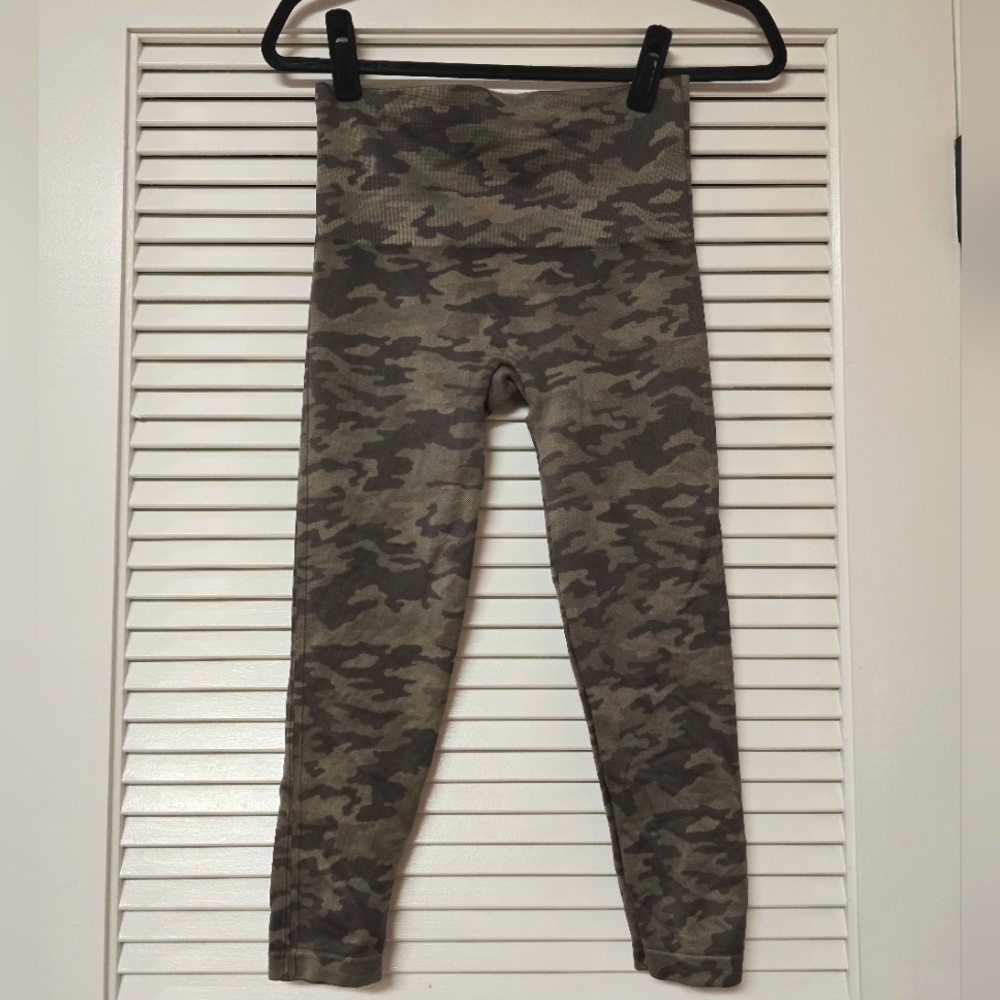 SPANX - Camo Stretchy Activewear Leggings
